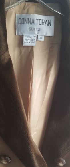 ---Donna Toran Vtg Tan 2pc suit - Picture 2 of 8